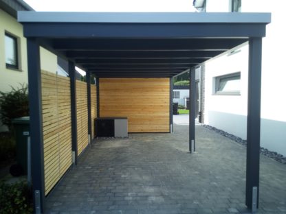 Einzelcarport mit Rhombuslattung