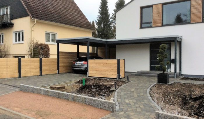 Eingangsüberdachung mit anschließendem Carport