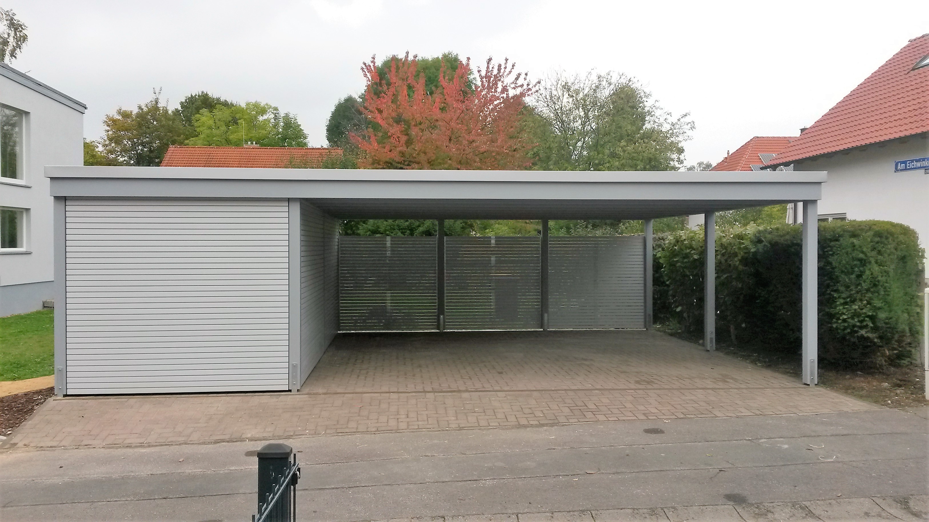 Carport mit großem Abstellraum