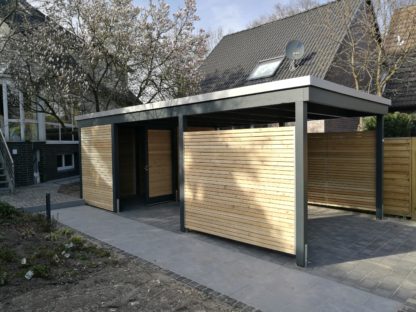 Carport mit Rhombusschalung und Lattung