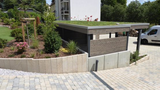 Gründach auf Carport